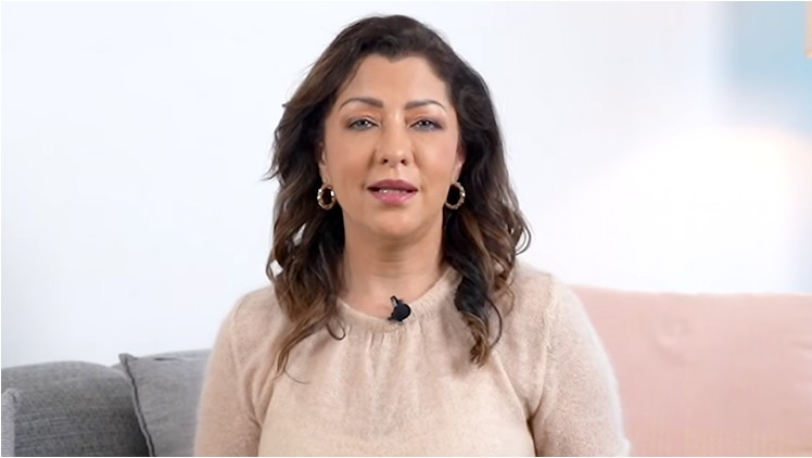 Psychologist speaking about mothers' mental wellbeing
